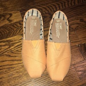 ORANGE TOMS SHOES